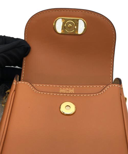 MCM（エムシーエム）MCM (エムシーエム) メタルロゴチェーンショルダーバッグ ブラウン 未使用品の古着・服飾アイテム