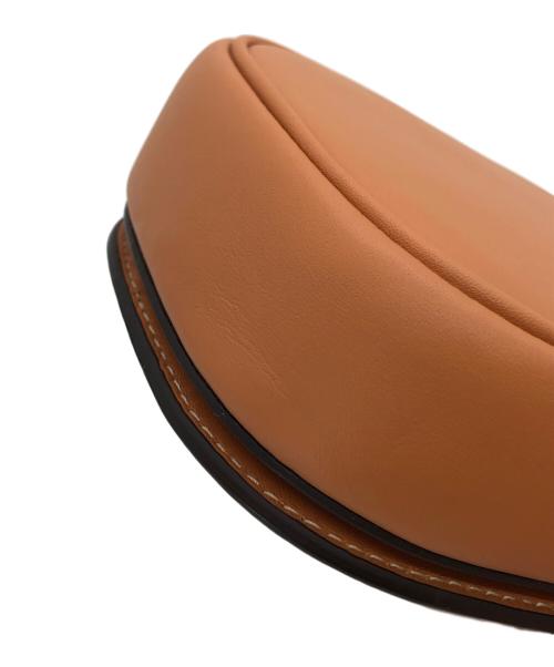 MCM（エムシーエム）MCM (エムシーエム) メタルロゴチェーンショルダーバッグ ブラウン 未使用品の古着・服飾アイテム