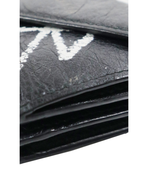BALENCIAGA（バレンシアガ）BALENCIAGA (バレンシアガ) グラフィティペーパーミニウォレット(3つ折り財布) ブラック×ホワイト サイズ:下記参照 391446 1065・Y・555583の古着・服飾アイテム
