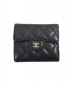 CHANEL（シャネル）の古着「キャビアスキン3つ折りコンパクトウォレット」｜ブラック