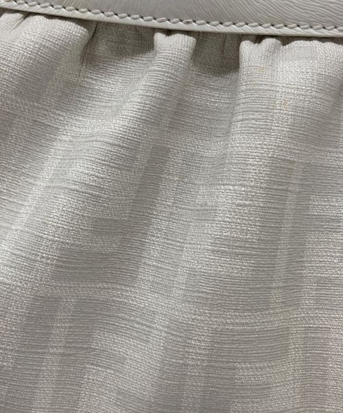 FENDI（フェンディ）FENDI (フェンディ) ズッカ柄ショルダーバッグ ホワイトの古着・服飾アイテム