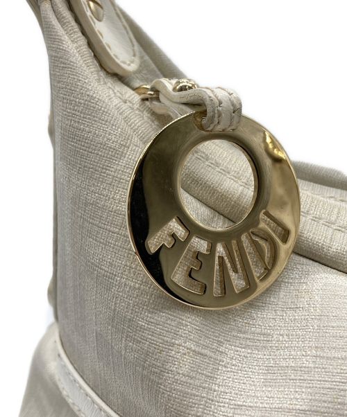 FENDI（フェンディ）FENDI (フェンディ) ズッカ柄ショルダーバッグ ホワイトの古着・服飾アイテム
