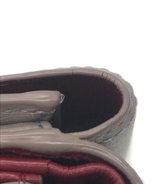 J&M DAVIDSON（ジェイ＆エム デヴィッドソン）J&M DAVIDSON (ジェイ＆エム デヴィッドソン) 3つ折り財布 ベージュ×レッドの古着・服飾アイテム