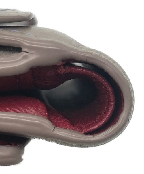 J&M DAVIDSON（ジェイ＆エム デヴィッドソン）J&M DAVIDSON (ジェイ＆エム デヴィッドソン) 3つ折り財布 ベージュ×レッドの古着・服飾アイテム