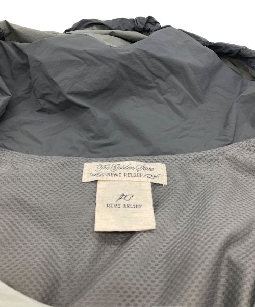 REMI RELIEF（レミレリーフ）REMI RELIEF (レミレリーフ) ナイロンウェザーベンチレーションフーディージャケット グレー サイズ:Mの古着・服飾アイテム