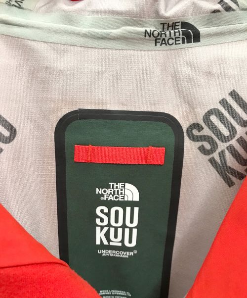 UNDERCOVER（アンダーカバー）UNDERCOVER (アンダーカバー) THE NORTH FACE (ザ ノース フェイス) SOUKUU GEODESIC SHELL JACKET(ソウクウ ジオデシック シェル ジャケット) レッド×カーキ サイズ:Lの古着・服飾アイテム