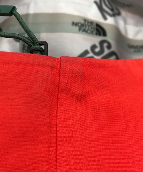 UNDERCOVER（アンダーカバー）UNDERCOVER (アンダーカバー) THE NORTH FACE (ザ ノース フェイス) SOUKUU GEODESIC SHELL JACKET(ソウクウ ジオデシック シェル ジャケット) レッド×カーキ サイズ:Lの古着・服飾アイテム