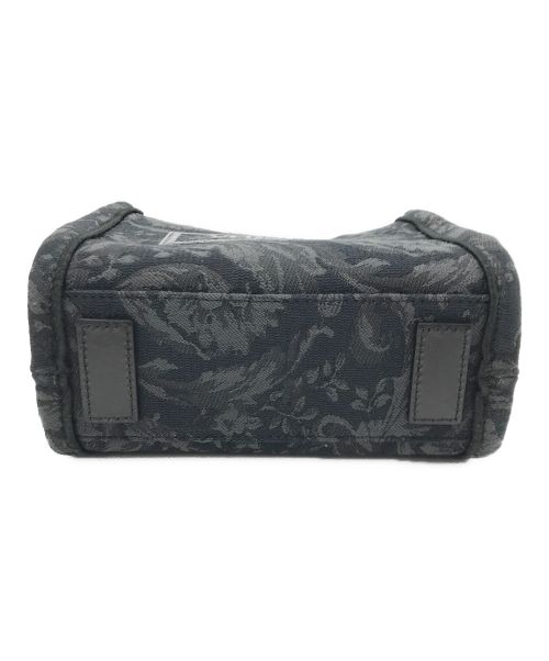 GIANNI VERSACE（ジャンニ・ヴェルサーチ）GIANNI VERSACE (ジャンニ・ヴェルサーチ) バロッコ アテナ ミニトートバッグ グレーの古着・服飾アイテム