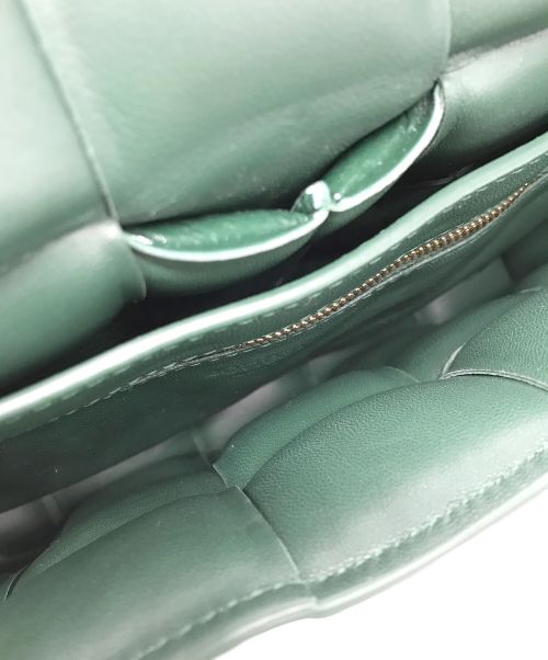 BOTTEGA VENETA（ボッテガベネタ）BOTTEGA VENETA (ボッテガベネタ) パテッド カセット ショルダーバッグ グリーンの古着・服飾アイテム