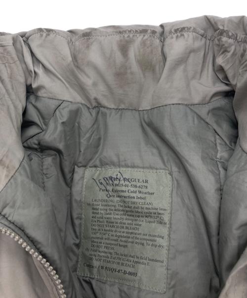 US ARMY（ユーエスアーミー）US ARMY (ユーエスアーミー) ［古着］ECWCS GEN3 LEVEL7 JACKET グレー サイズ:Sの古着・服飾アイテム