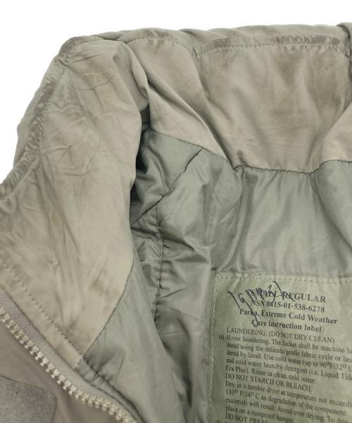 US ARMY（ユーエスアーミー）US ARMY (ユーエスアーミー) ［古着］ECWCS GEN3 LEVEL7 JACKET グレー サイズ:Sの古着・服飾アイテム