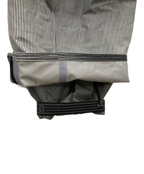 BURTON ak（バートンエーケー）BURTON ak (バートンエーケー) スノーボードウェア(パンツ) ホワイト×ブラック サイズ:Lの古着・服飾アイテム