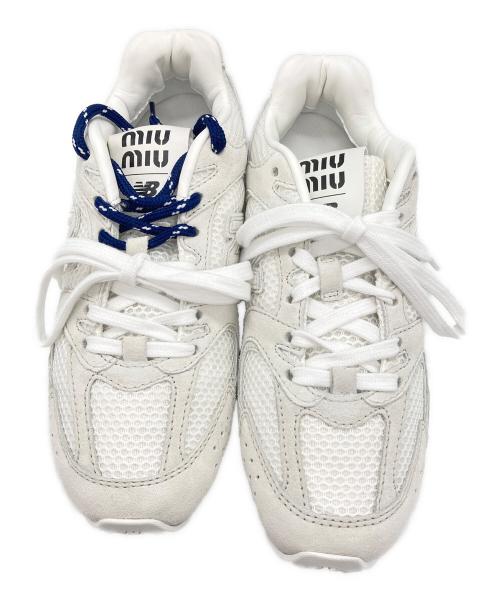 NEW BALANCE（ニューバランス）NEW BALANCE (ニューバランス) MIU MIU (ミュウミュウ) 530 スエードxメッシュスニーカー ホワイト サイズ:37の古着・服飾アイテム