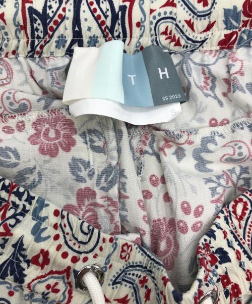 KITH（キス）KITH (キス) シルク総柄ハーフパンツ ホワイト×レッド サイズ:Sの古着・服飾アイテム