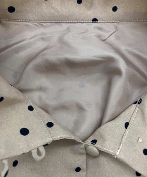 CAROLINA GLASER（カロリナ グレイサー）CAROLINA GLASER (カロリナ グレイサー) ランダムドット ロングワンピース ベージュ サイズ:FREE 未使用品の古着・服飾アイテム