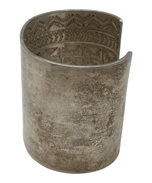 SUNSHINE REEVES（サンシャインリーブス）SUNSHINE REEVES (サンシャインリーブス) インナースタンプワーク ワイドバングルの古着・服飾アイテム