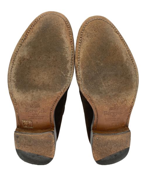 berwick（バーウィック）berwick (バーウィック) スエードタッセルローファー アイボリー サイズ:8の古着・服飾アイテム