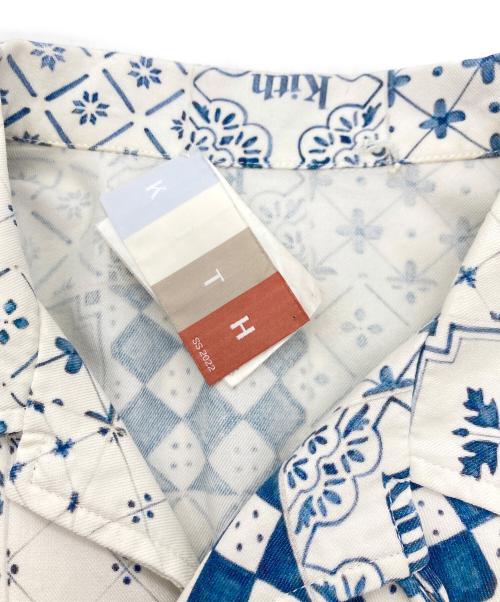 KITH（キス）KITH (キス) Azulejo Tiles Thompson Camp Collar Shirt ホワイト サイズ:Sの古着・服飾アイテム