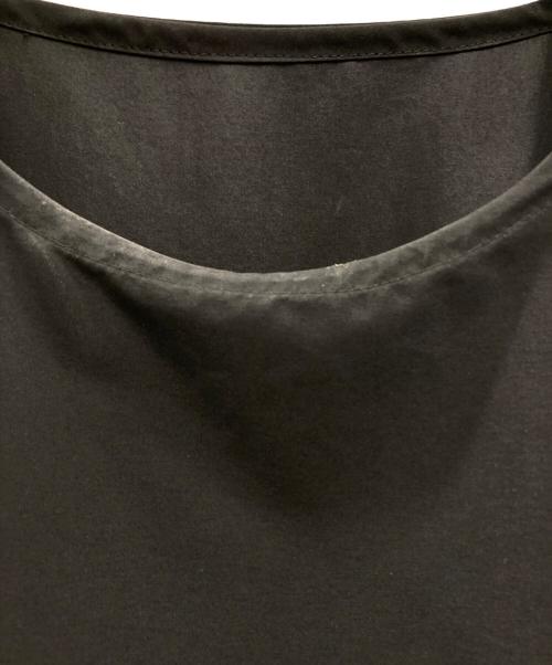 BLUE LABEL CRESTBRIDGE（ブルーレーベルクレストブリッジ）BLUE LABEL CRESTBRIDGE (ブルーレーベルクレストブリッジ) ハイカウンツピーチツイルワンピース ブラック×レッド サイズ:38の古着・服飾アイテム