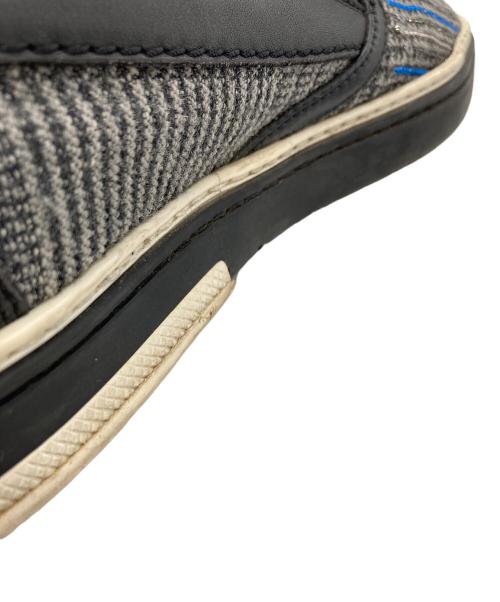 JIMMY CHOO（ジミーチュウ）JIMMY CHOO (ジミーチュウ) スタッズスリッポン グレー サイズ:不明の古着・服飾アイテム