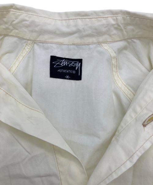stussy（ステューシー）stussy (ステューシー) ストックロゴ刺繍 S/Sシャツ イエロー サイズ:Mの古着・服飾アイテム