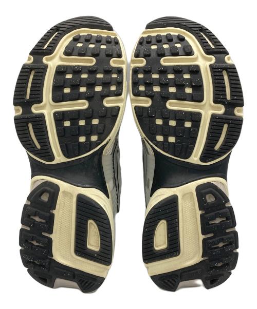 NIKE（ナイキ）NIKE (ナイキ) WMNS V2K RUN シルバー×ホワイト サイズ:25.5cmの古着・服飾アイテム