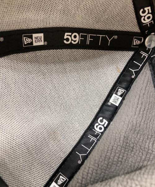 SUPREME（シュプリーム）SUPREME (シュプリーム) New Era (ニューエラ) WINDSTOPPER Earflap Logoキャップ グレー×ホワイト サイズ:SIZE 59.6CMの古着・服飾アイテム