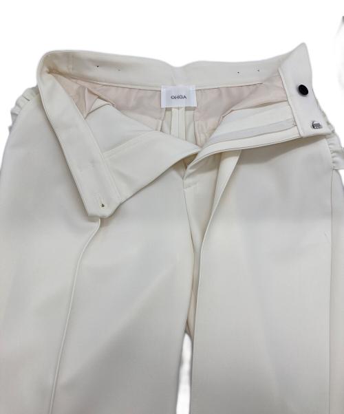 OHGA（オオガ）OHGA (オオガ) ポケットフリル テーパードパンツ アイボリー サイズ:SIZE S 未使用品の古着・服飾アイテム