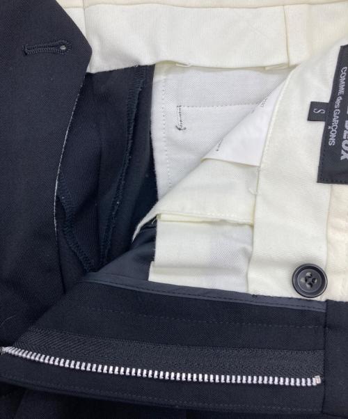 COMME des GARCONS HOMME DEUX（コムデギャルソン オム ドゥ）COMME des GARCONS HOMME DEUX (コムデギャルソン オム ドゥ) タックテーパードパンツ ネイビー サイズ:Sの古着・服飾アイテム