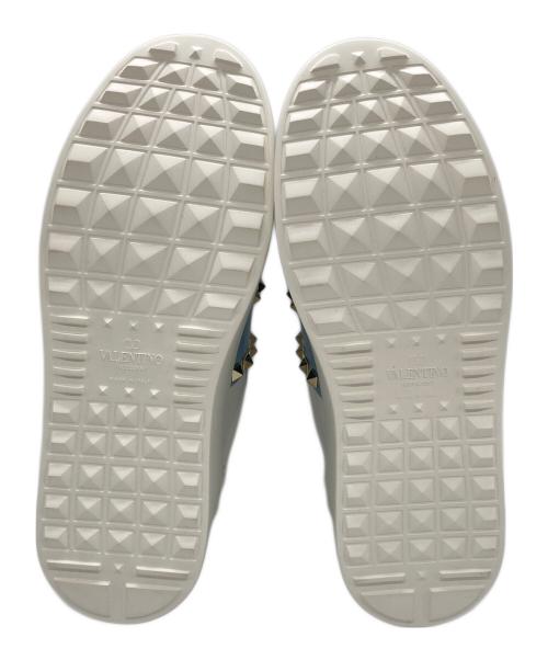 VALENTINO GARAVANI（ヴァレンティノ・ガラヴァーニ）VALENTINO GARAVANI (ヴァレンティノ・ガラヴァーニ) ROCKSTUD UNTITLED SNEAKERS ホワイト×ブルー サイズ:SIZE 37 未使用品の古着・服飾アイテム