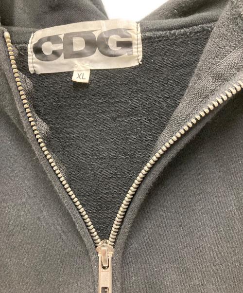 CDG（シーディージー）CDG (シーディージー) 背面プリントジップパーカー ブラック サイズ:XLの古着・服飾アイテム