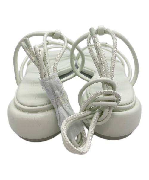 CHARLES & KEITH（チャールズアンドキース）CHARLES & KEITH (チャールズ＆キース) YVMIN ストラッピー タイアラウンドサンダル&フルーツチャームセットストラッピー タイアラウンドサンダル&フルーツチャームセット グリーン サイズ:36の古着・服飾アイテム