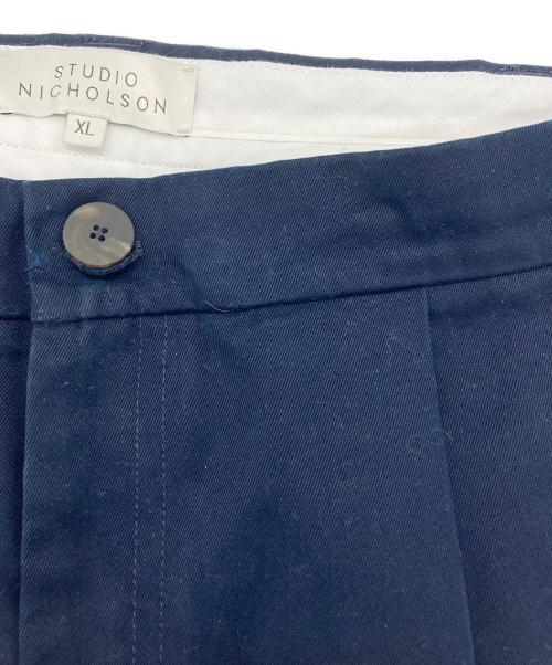 STUDIO NICHOLSON（スタジオ ニコルソン）STUDIO NICHOLSON (スタジオ ニコルソン) SORTE PEACHED COTTON TWILL VOLUME PLEAT PANTS ネイビー サイズ:XLの古着・服飾アイテム