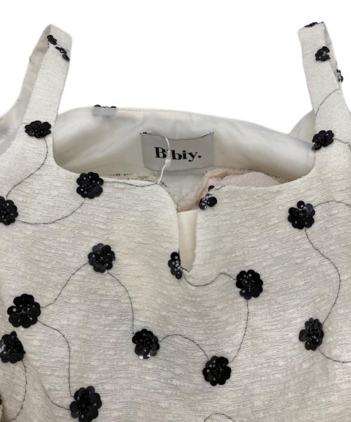 Bibiy.（ビビィ）Bibiy. (ビビィ) BIANCA BLOSSOM TOP ホワイト×ブラック サイズ:F 未使用品の古着・服飾アイテム
