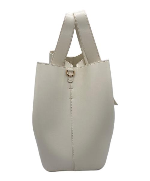 CHARLES & KEITH（チャールズアンドキース）CHARLES & KEITH (チャールズ＆キース) シャナイア ダブルハンドルスラウチーバッグ アイボリーの古着・服飾アイテム