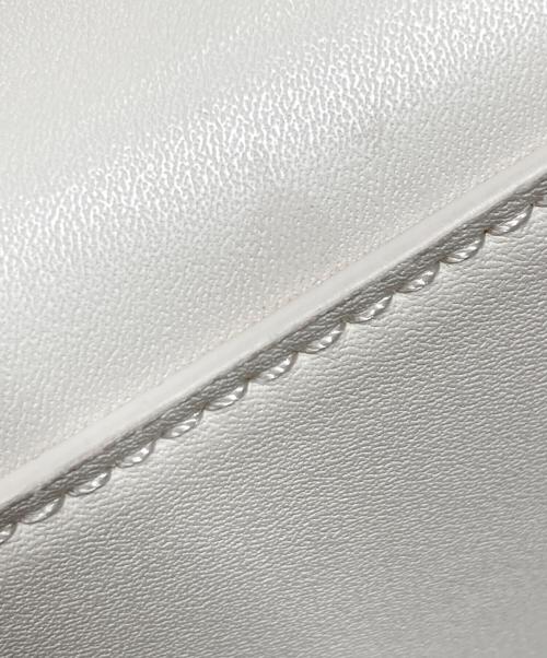 CHARLES & KEITH（チャールズアンドキース）CHARLES & KEITH (チャールズ＆キース) シャナイア ダブルハンドルスラウチーバッグ アイボリーの古着・服飾アイテム