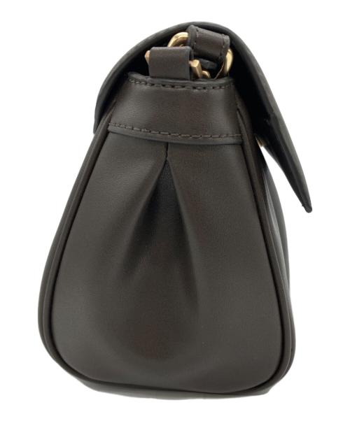 CHARLES & KEITH（チャールズアンドキース）CHARLES & KEITH (チャールズ＆キース) カルラ フロントフラップチェーンハンドルバッグ ブラウンの古着・服飾アイテム