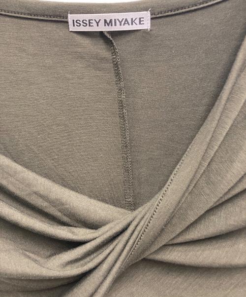 ISSEY MIYAKE（イッセイミヤケ）ISSEY MIYAKE (イッセイミヤケ) カシュクールカットソー オリーブ サイズ:3の古着・服飾アイテム