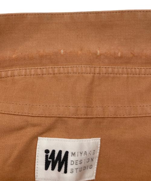 im MIYAKE DESIGN STUDIO（イッセイミヤケデザインスタジオ）im MIYAKE DESIGN STUDIO (イッセイミヤケデザインスタジオ) レギュラーカラーシャツ オレンジ サイズ:Mの古着・服飾アイテム