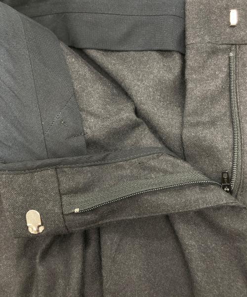 Maison Martin Margiela（メゾンマルタンマルジェラ）Maison Martin Margiela (メゾンマルタンマルジェラ) ウールオーバーラップパンツ グレー サイズ:SIZE 42の古着・服飾アイテム