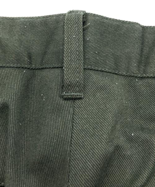 UNIVERSAL OVERALL（ユニバーサルオーバーオール）UNIVERSAL OVERALL (ユニバーサルオーバーオール) JOURNAL STANDARD relume (ジャーナルスタンダード レリューム) ヘリテージライン 別注 2タックトラウザー グリーン サイズ:Mの古着・服飾アイテム