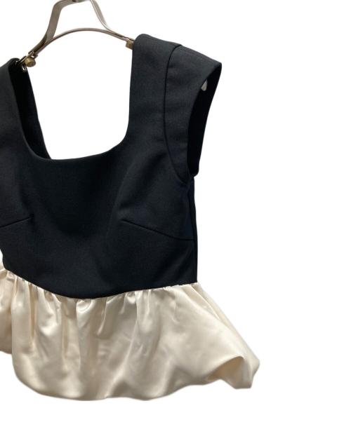 THE TOE（ザ・トゥー）THE TOE (ザ・トゥー) Ifestou Frill Top ブラック×ホワイト サイズ:Sの古着・服飾アイテム