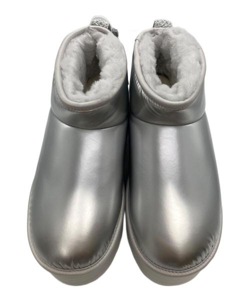 UGG（アグ）UGG (アグ) Ultra Mini Platform Hi Shine シルバー サイズ:7 未使用品の古着・服飾アイテム