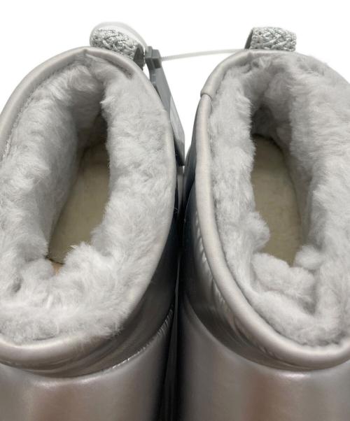 UGG（アグ）UGG (アグ) Ultra Mini Platform Hi Shine シルバー サイズ:7 未使用品の古着・服飾アイテム