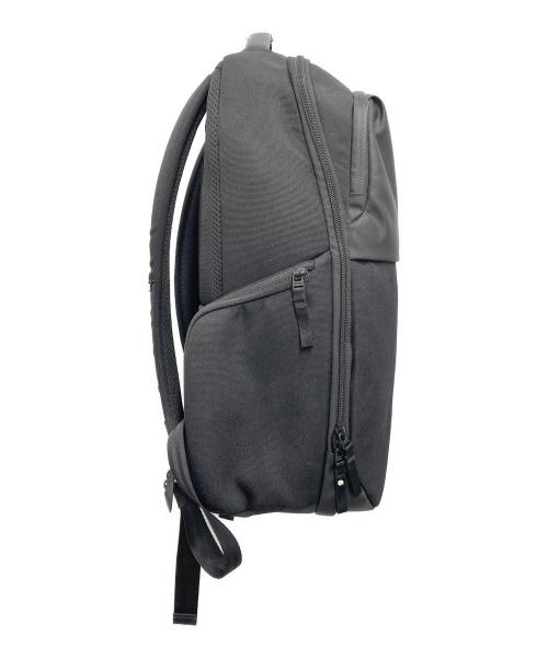 Incase（インケース）Incase (インケース) バックパック ブラックの古着・服飾アイテム