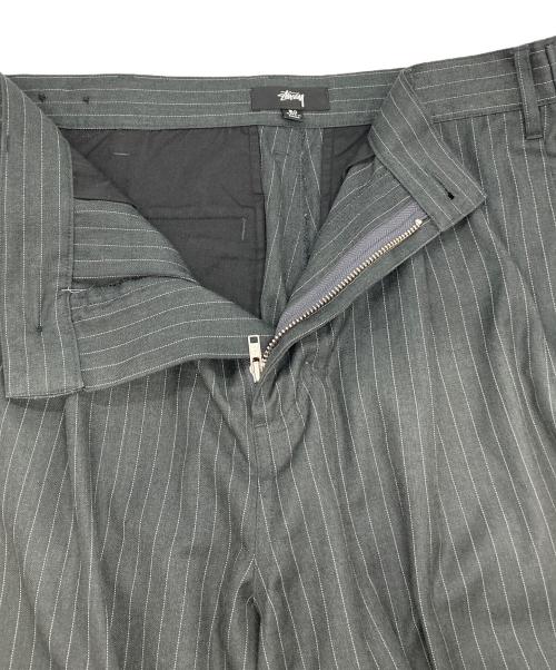 stussy（ステューシー）stussy (ステューシー) striped volume pleated trouser グレー サイズ:SIZE 30の古着・服飾アイテム
