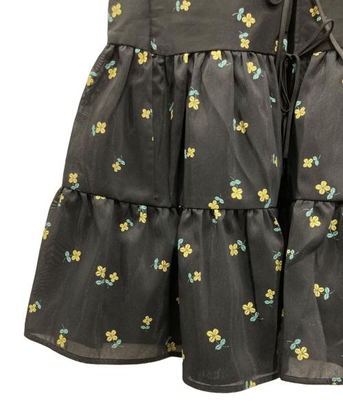 YORI（ヨリ）yori (ヨリ) ラメクローバーティアードジレ ブラック×イエロー サイズ:Fの古着・服飾アイテム