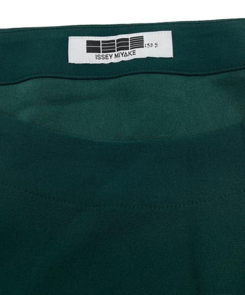 ISSEY MIYAKE（イッセイミヤケ）ISSEY MIYAKE (イッセイミヤケ) 半袖デザインブラウス グリーン サイズ:3の古着・服飾アイテム
