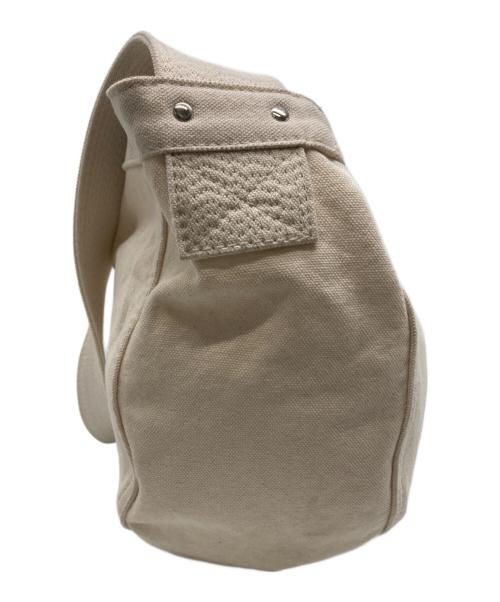 Taiga Takahashi（タイガ タカハシ）Taiga Takahashi (タイガ タカハシ) newsboy bag ホワイトの古着・服飾アイテム