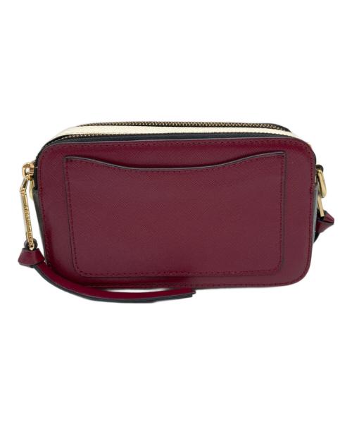 MARC JACOBS（マークジェイコブス）MARC JACOBS (マークジェイコブス) Snapshot バッグ レッド×アイボリーの古着・服飾アイテム